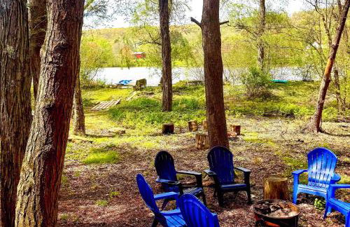 Hot Tub, Dock, Pool Table! Lakefront Poconos Haven - Foto 3