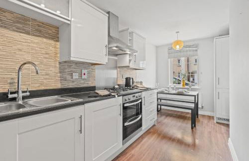 Stylish 4 Bedroom House in St Neots w Free Parking - Foto 37