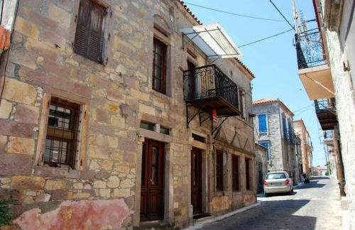 Olive House - Photo 6