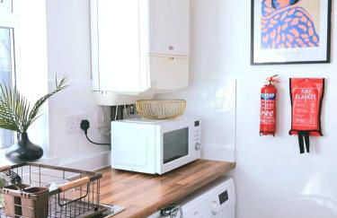 1 BR Corby Town Centre Contractors & Family Friendly - Photo 20