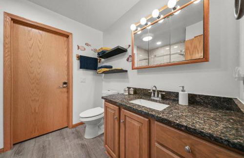 Sauna, Game Room, and Beach Front on Houghton Lake - Foto 54