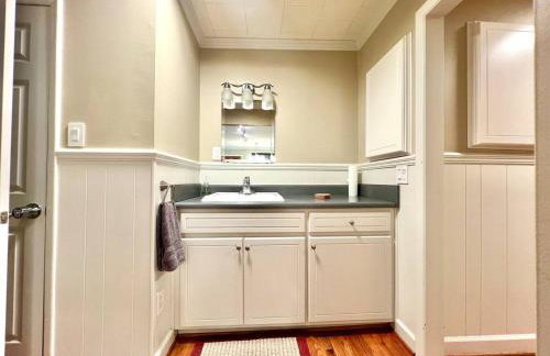 Secluded Farmhouse Retreat - Groups & Pets Okay! - Photo 20