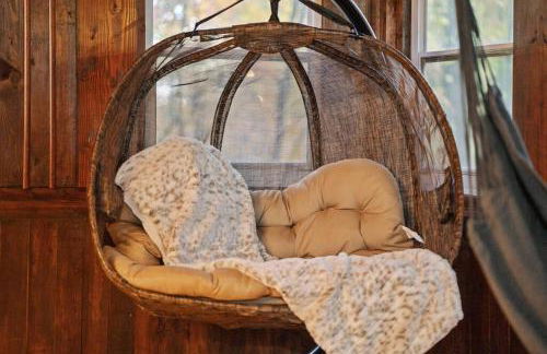 Cozy Bear-Themed Mountain Cabin, Relaxing Hot Tub - Foto 32