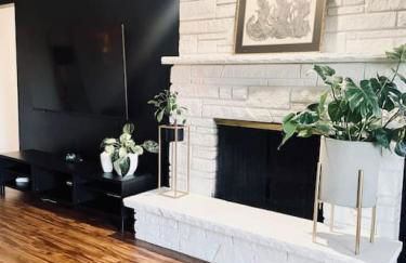 Zen Haus Garden Retreat, prime location, Luxe amenities - Photo 9