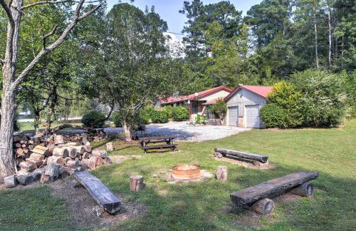 Vintage House with Fire Pit Less Than 6 Mi To Kentucky Lake! - Foto 2