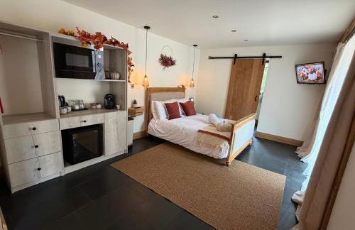 Luxury Courtyard Studio in Llangollen - Photo 1