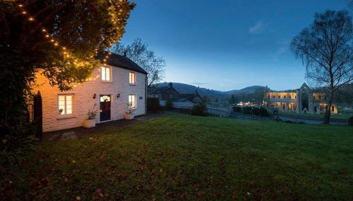 Tintern Abbey Cottage-amazing Abbey view, EV,5star - Foto 1, Garden