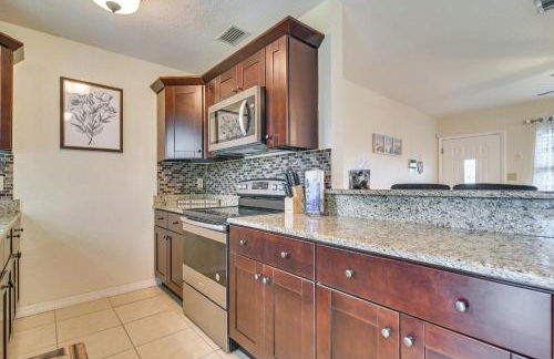 6 Mi to Beaches! Seminole Home with Furnished Patio - Foto 10