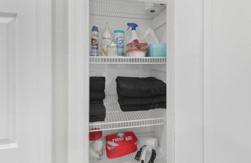 New Lakefront Getaway Private Hot Tub Min to DMC - Foto 30