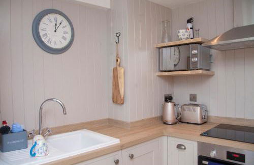 STABLES Stylish comfortable peaceful cottage with parking and outdoor space - Photo 20