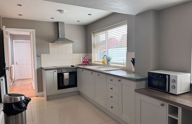 Pet-friendly - 2 Bedrooms Bungalow hot tub Parking - Foto 5