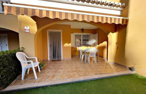 Casa adosada junto a la playa de El Perelló - Foto 3