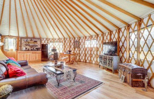 Glamping with Mountain Views! Newport Yurt Retreat! - Foto 6