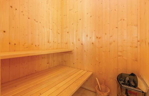 4 Bedroom Beautiful Home In Kunj - Photo 5