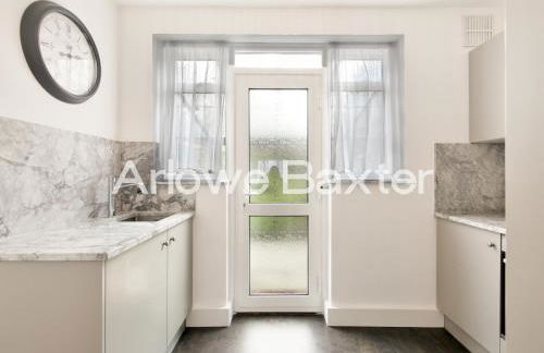 Stylish 3-Bedroom Garden Home, AC, Contractors and Families - Foto 28