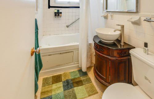 9 Mi to Lake George Village Home in Queensbury - Foto 16