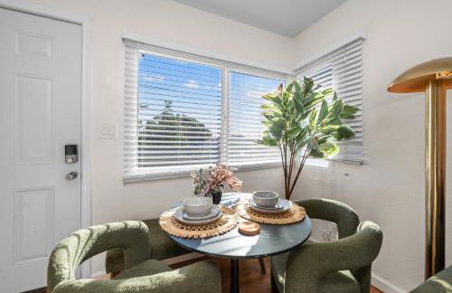 Stylish 1BR Home with Parking Near Zoo & Downtown - Foto 7