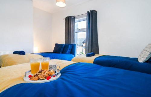 2 Bedroom House, 5 Single Beds, Fast WiFi - Photo 41