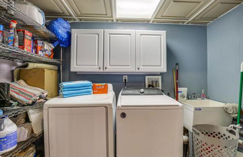 11 Mi to Slopes! Poconos Lake House with Beach - Foto 21