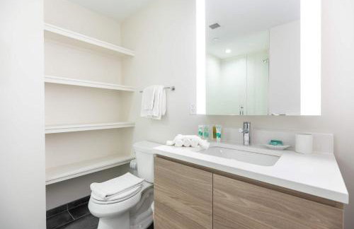 Entire Apt Downtown Seaport with Pool - Photo 20