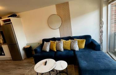 Chic 2-bed Flat - Coop Live & Ethiad - Foto 1