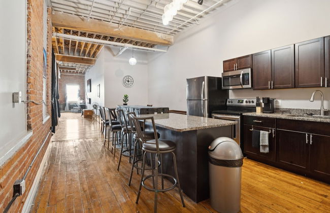 Downtown Detroit Loft - Fully equipped & Absolutely Gorgeous theme by RedAwning - Foto 1