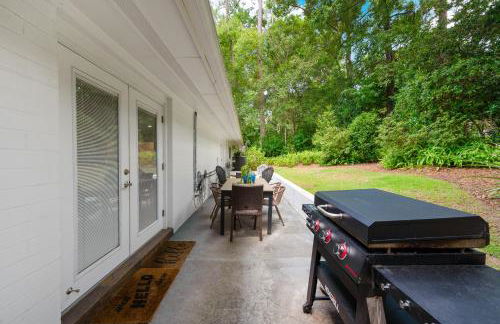 UF SUNSHINE HOUSE - Patio & BBQ - Chef Kitchen - EV Car Station - Upscale Neighborhood! - Foto 28