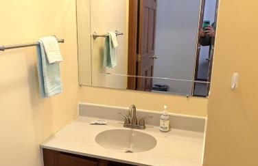 NEW! The Lighthouse - Cute, Large, and Lakefront! - Foto 35