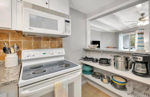 Steps to East Beach & Pet Friendly w/ 2 King Beds - Foto 19