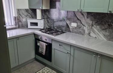 Family-Friendly Detached House Near Leeds and Bradford with Garden - Foto 3