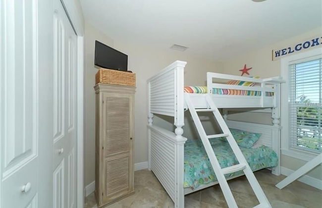 Footprints in the Sand managed by Beach Retreats - Photo 8