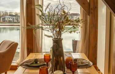 Lakeside Cotswolds Retreat with Private Hot Tub set on Lower Mill Estate - Photo 41