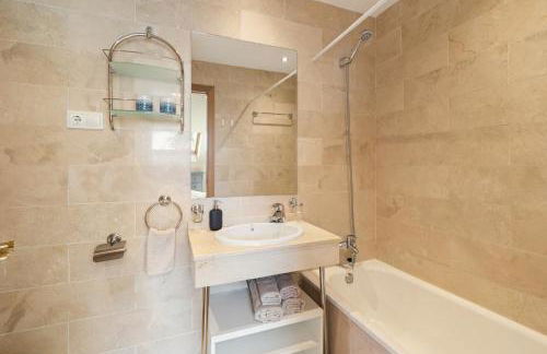 Apartment close to the sea in Las Chapas - Photo 15