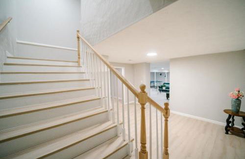 Spacious 5BR 3BA Free Parking Minutes to DC with Pool - Foto 62