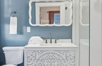 The Raven - 2nd Floor South Wing - Photo 42