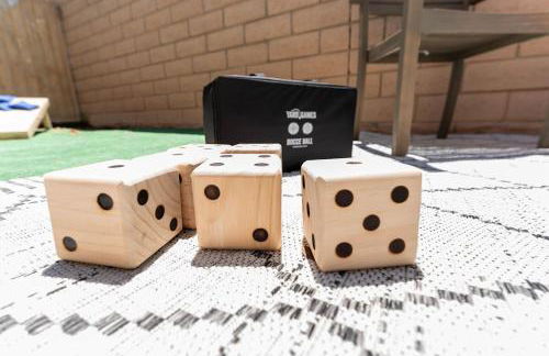 Spacious Yard, Sparkling Pool & Spa, Firepit, 9beds! - Photo 61