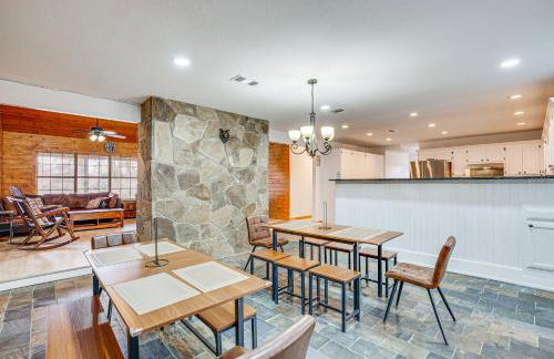Near Lake Fork Home with Fire Pit in Yantis! - Foto 8