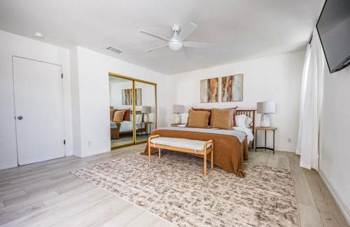 Spacious home with pool, fireplace, outdoor deck - Foto 19