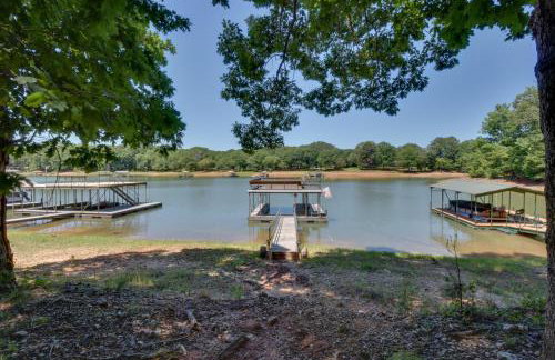 Private Dock & Game Room! Lake Hartwell Retreat - Foto 40
