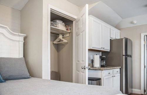 Old Dauphin Way Historic Home - Unit 1 - Photo 4