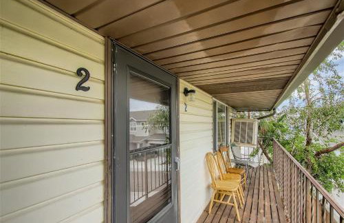 Natural Light, High-Vaulted Ceilings Apartment and Garage - Foto 18