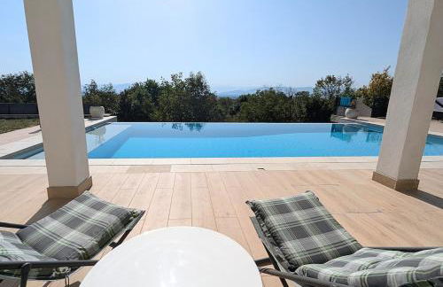 Luxurious Villa with Pool - Foto 7