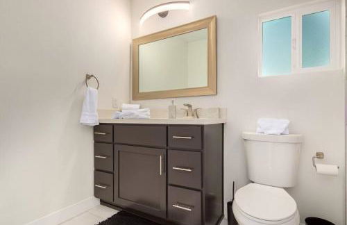 Your Downtown Home With California King Bed Unit A - Photo 20