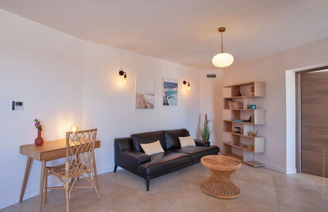 Superb Villa With Pool and sea View - Photo 12