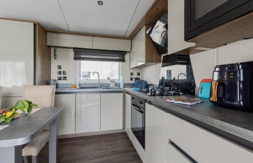 Peaceful Lake Retreat - Fishing Lakes, Heated Outdoor Swimming Pool 500yrds on Sister Park , Pool Open April to September - Foto 14