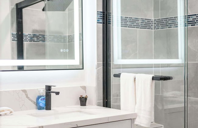 Not Affected by the Fire/modern Spacious Home With Parking & Fully Equipped Kitchen #3 - Foto 35