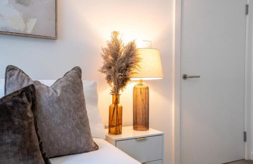 Central Wembley Stadium Luxe Stay with Pool Table - Foto 60