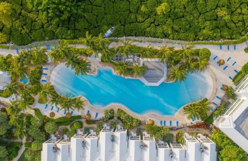 Villa Valbuena Palm Oasis In-Laws Quarters 4-Story Unit With Rooftop Retreat - Photo 1