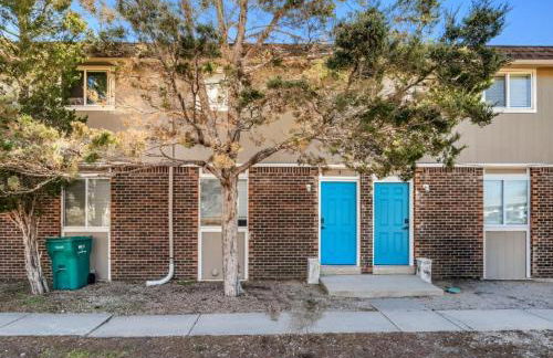 All New! Convenient Location! Sleeps 6 - Foto 1