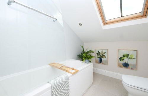 Apartment 11 Bluebridge with Free Parking - Photo 45